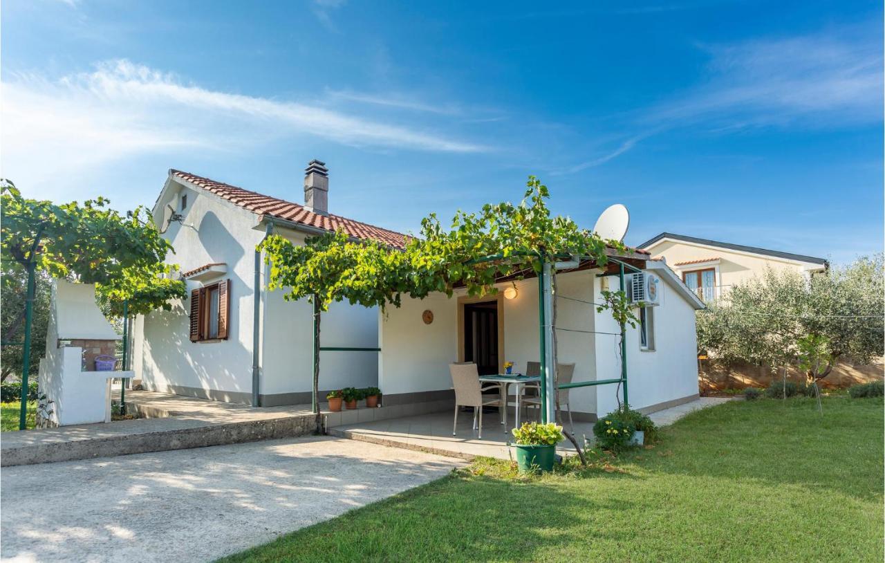 1 Bedroom Beautiful Apartment In Linardići Esterno foto
